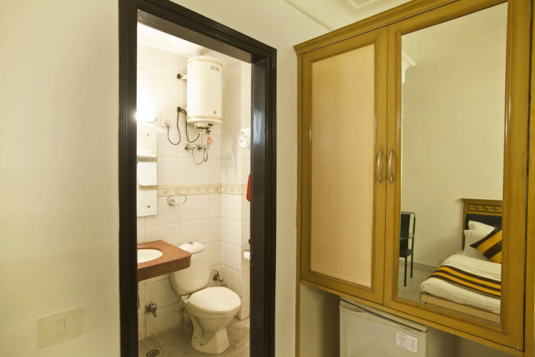 Hotel Mall View by OYO Rooms