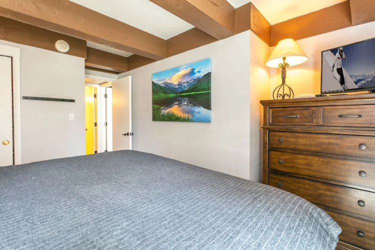 009 Vail International 2 Bedroom Condo by RedAwning
