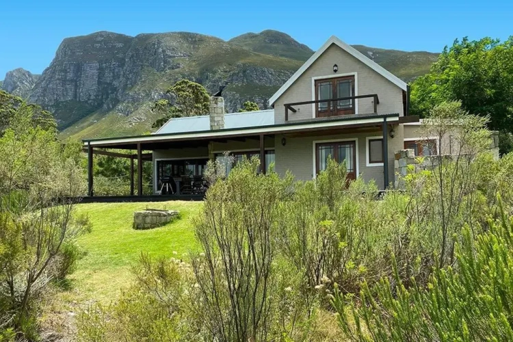 3 Bedrooms Cottage