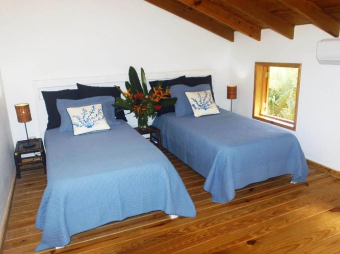 5 Bedrooms Villa