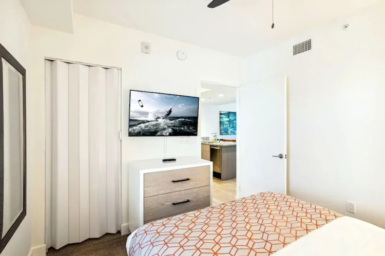 Oceana 301 East