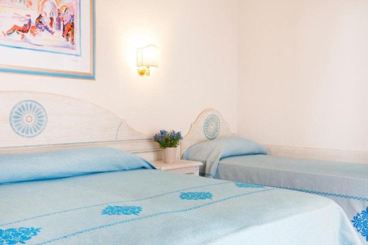 Standard Triple room