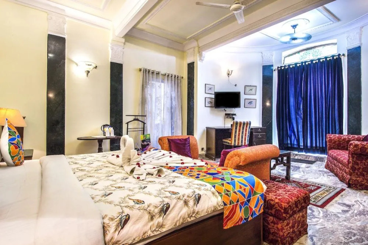 FabHotel Sugan Niwas Palace Bani Park