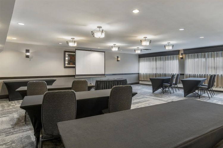 Best Western Plus Chocolate Lake Hotel photo 20