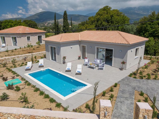 2 Bedrooms Villa