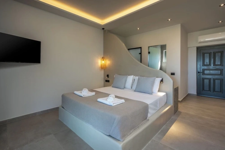 Deluxe Double Suite with balcony