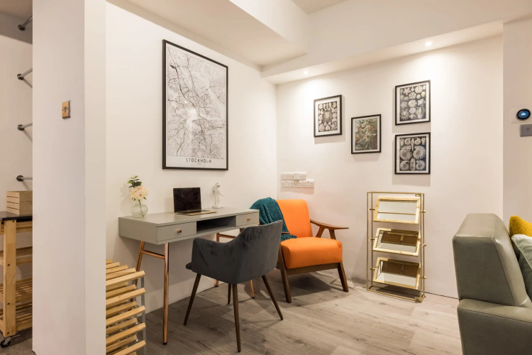 Central Soho Warehouse Loft with Concierge