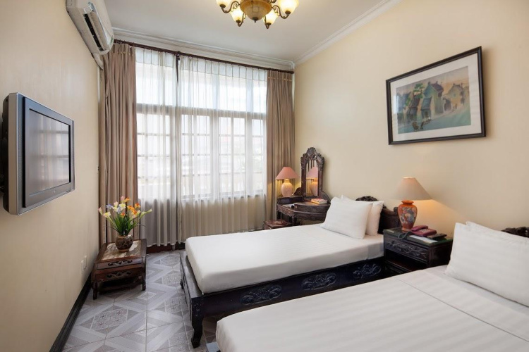 Lucky  Hotel