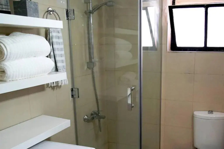 Inspiring 3Bed Unit with Sunny Balcony & Fireplace