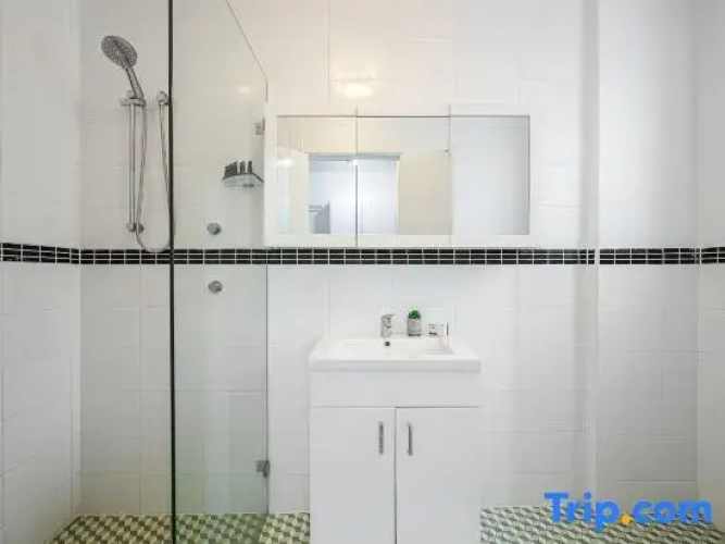 Collaroy 3Br Beach Home with Large Pool