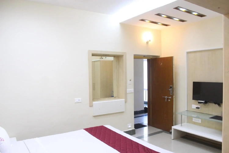 Deluxe Double room with street view