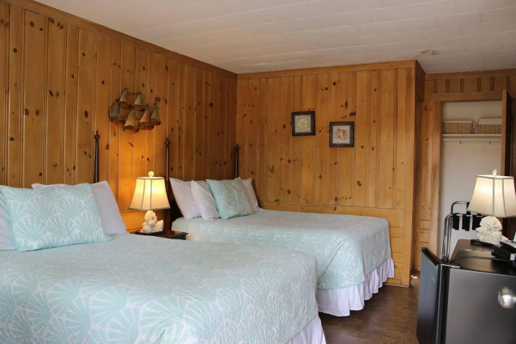 Town & Beach Motel