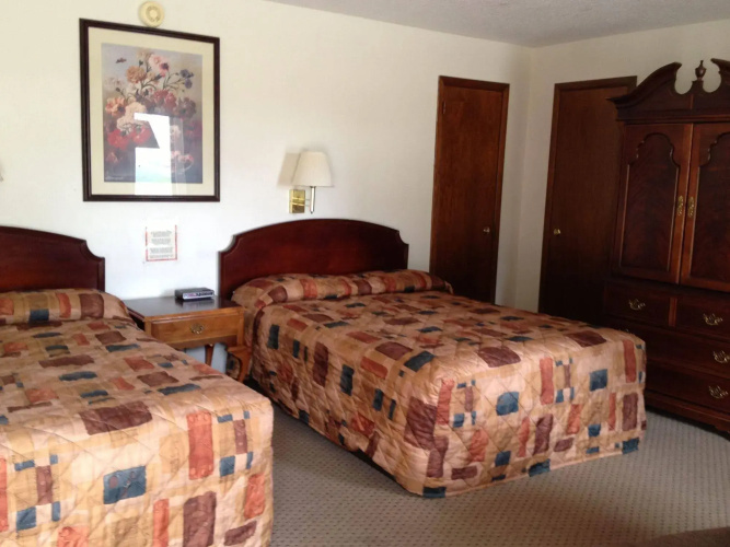 Crest Country Inn
