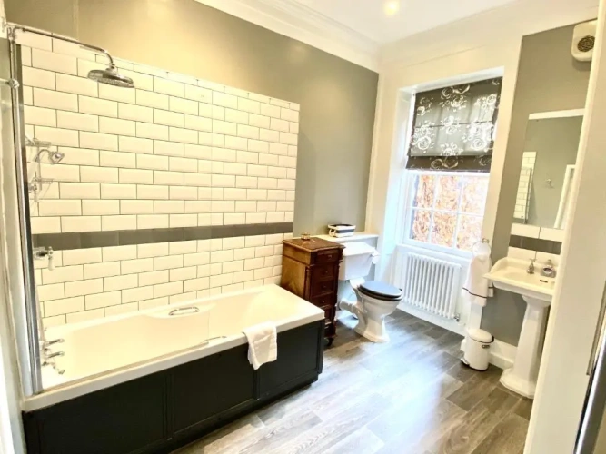 3 Bedrooms Cottage