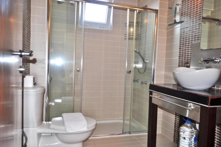 3 Bedrooms Apartment