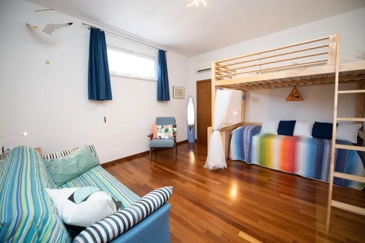 2 Bedrooms Classic Apartment