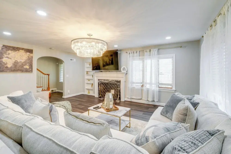Silver Springs Home: Walk to Downtown!