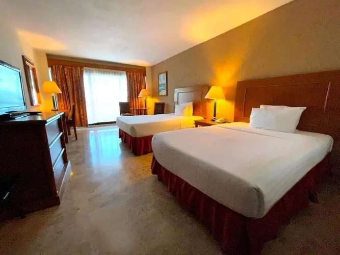 Standard Quadruple room with city view