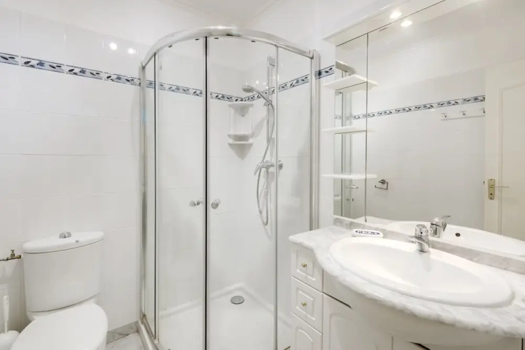 4 people apartment - AC and swimming pool by Weekome