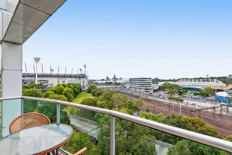Spacious 3-bed Apartment by the MCG