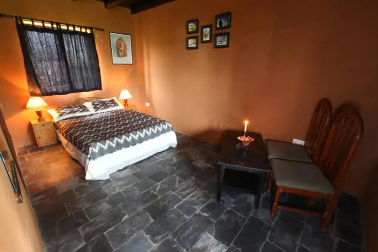 Depche Hotel