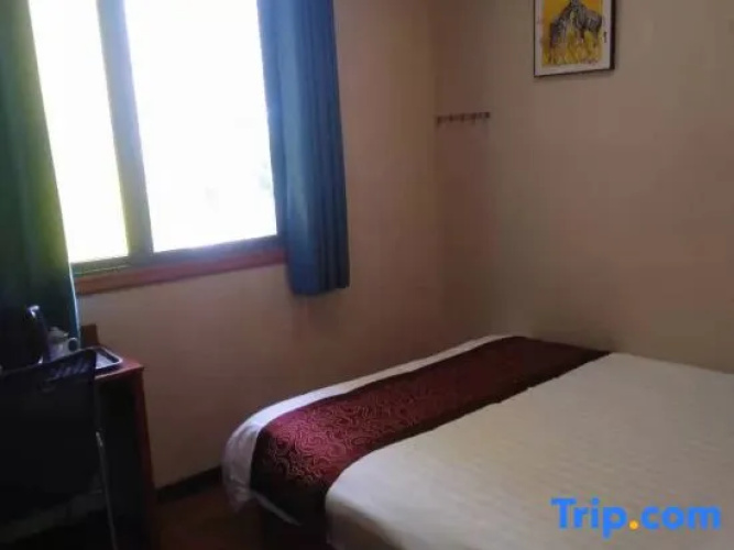 Zeyi Hotel