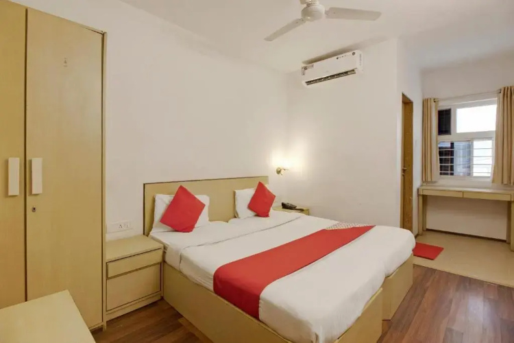 OYO 74511 Hotel Adya