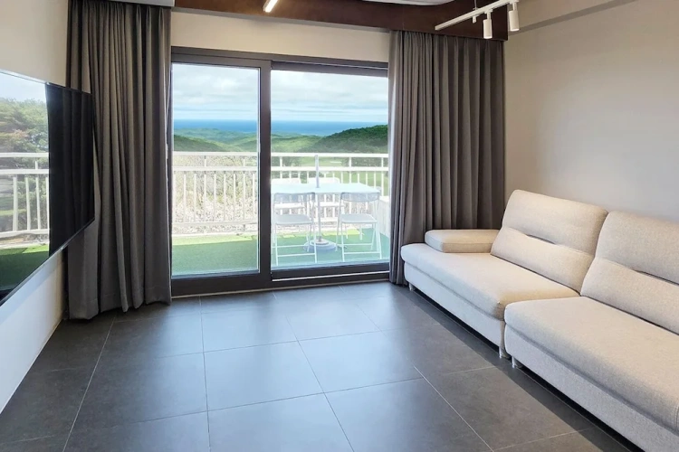 Premier room