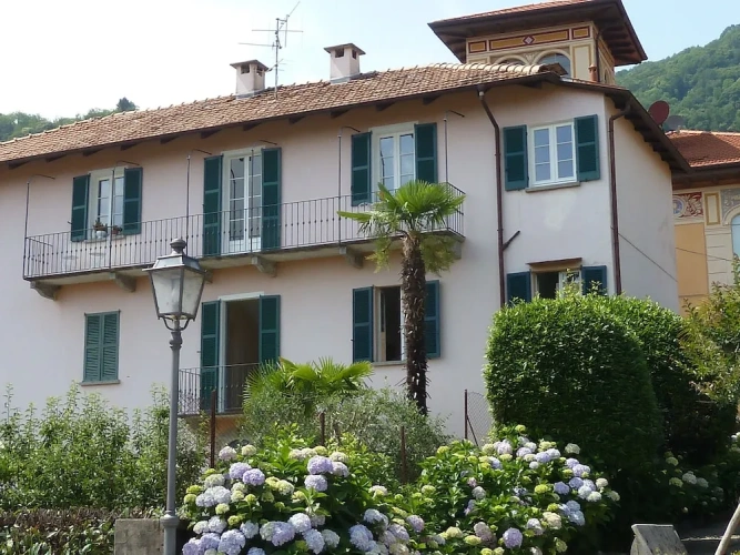 1 Bedroom Apartment with balcony and with lake view