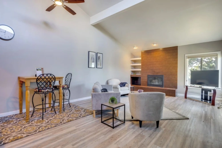 2 Bedrooms Apartment