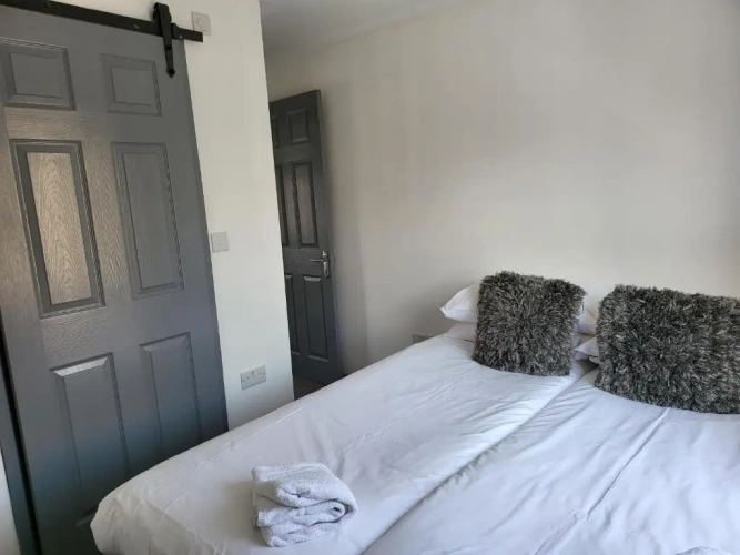 3 Bedrooms Apartment