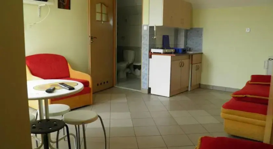 Dzika Róża Pokoje Gościnne w Karwi