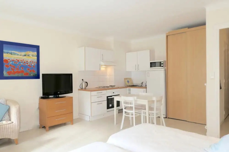 Spacious Studio Apartment Close to The Martinez - 2313