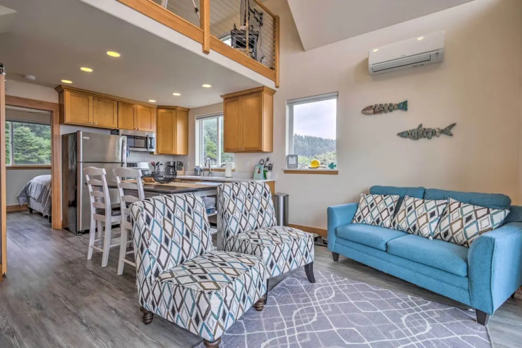 Chic Beachfront Abode w/ Balcony & Beach Access!