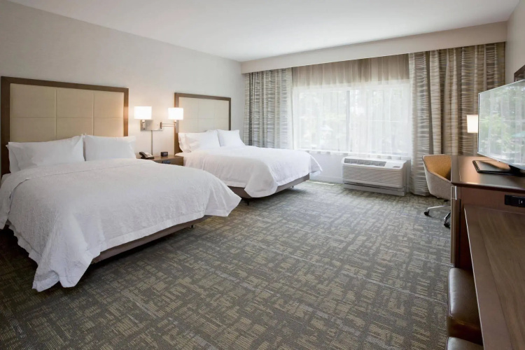 Hampton Inn Spicer Marina Area