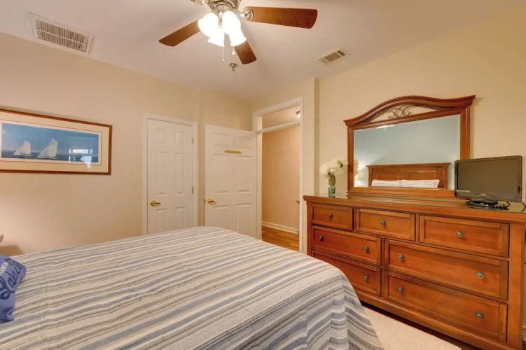 Resort Amenities & Beach Access: Huddleston Condo