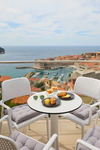 3 Bedrooms Sextuple Apartment