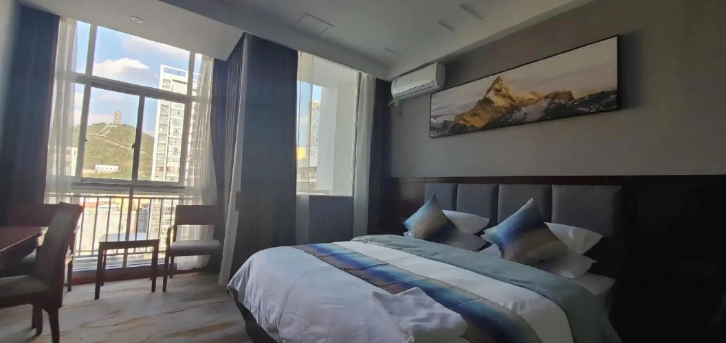 Longcheng Business Hotel