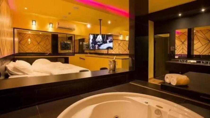 Tout Motel (Adults Only)