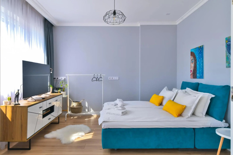 - The Blue Apartment - 1BD with Artistic Interior Design