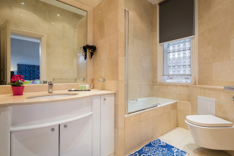 5-bedroom next to Selfridges