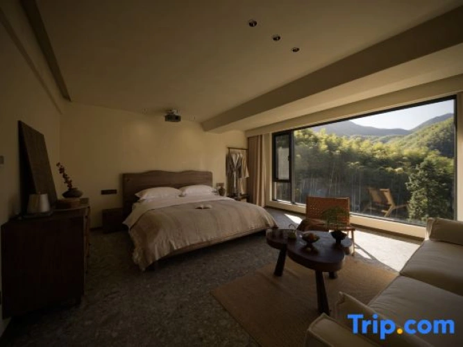 2 Bedrooms Family Suite with mountain view