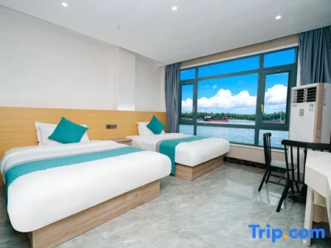 Standard Twin room with sea view
