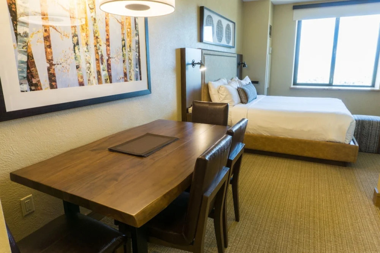 Grand Summit Hotel, a Ski in/out by RedAwning