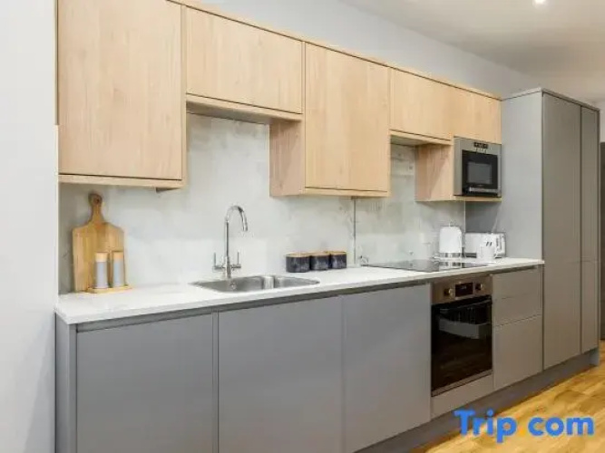 Stunning & Spacious 1-Bed Apt w/ Free Gym & PKG