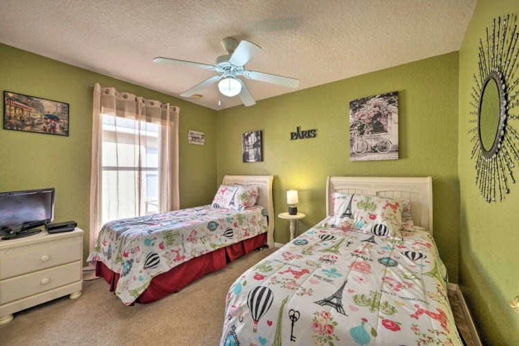 5 Bedrooms Cottage