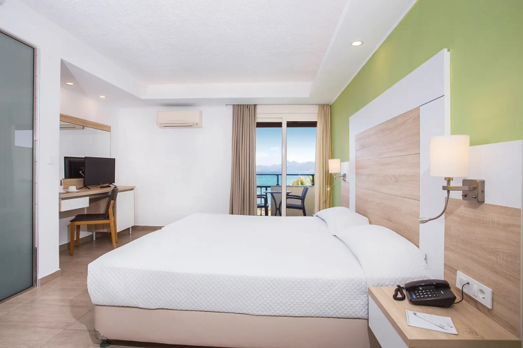 Superior Twin room with sea view