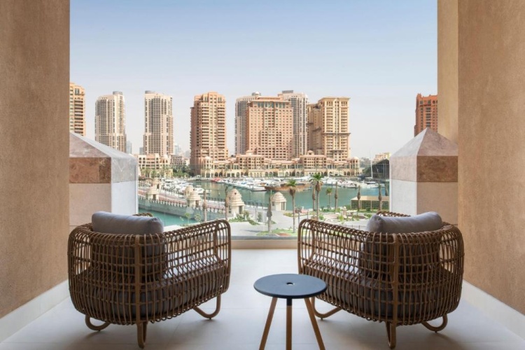 3 Bedrooms Suite with balcony and with harbour view