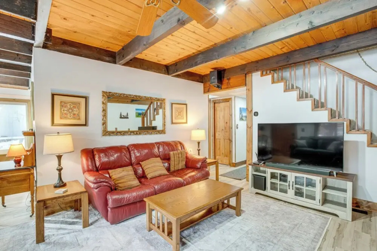11 Mi to Ski Resorts! Lake Tahoe Gem w/ Pool Table
