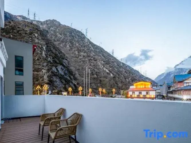 Yujing Saussurea Boutique Hotel